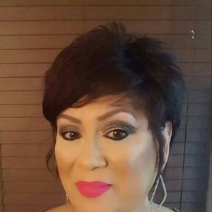 Meet your Posher, Yolanda